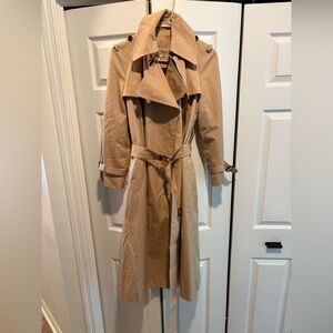 Etienne Aigner pristine Beige Trench coat 1970s vintage made in Hong Kong